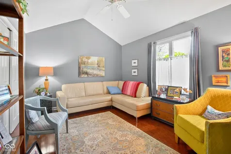 9158 West Point Drive Indianapolis IN 46268