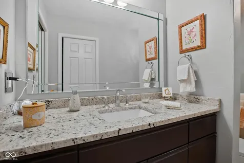 9158 West Point Drive Indianapolis IN 46268