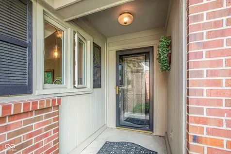 9158 West Point Drive Indianapolis IN 46268