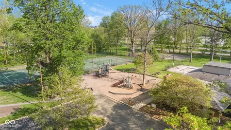 9158 West Point Drive Indianapolis IN 46268