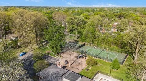 9158 West Point Drive Indianapolis IN 46268