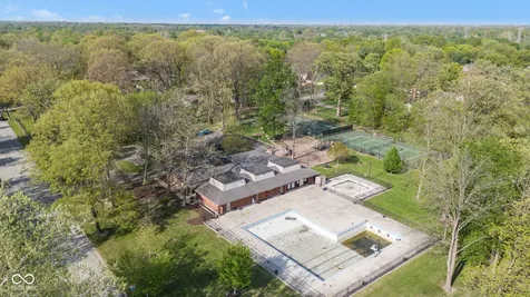 9158 West Point Drive Indianapolis IN 46268