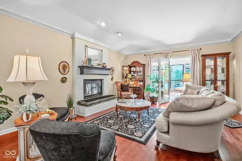9158 West Point Drive Indianapolis IN 46268