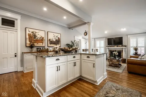 190 N Main Street Zionsville IN 46077