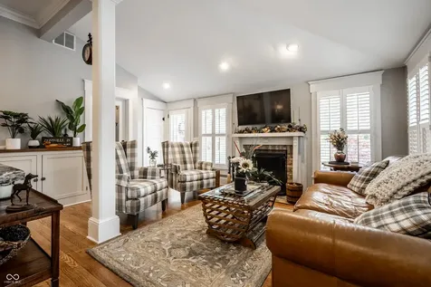 190 N Main Street Zionsville IN 46077