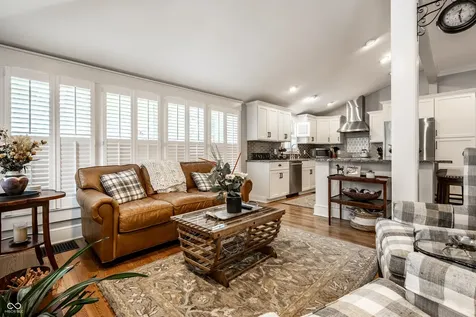 190 N Main Street Zionsville IN 46077