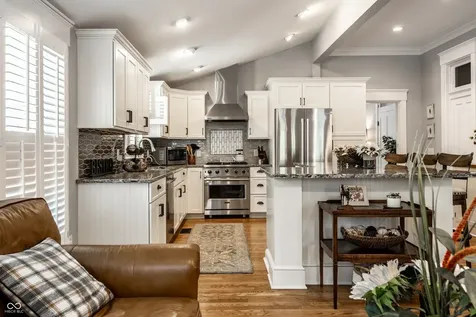 190 N Main Street Zionsville IN 46077