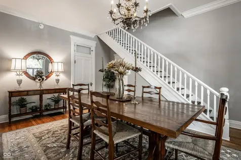 190 N Main Street Zionsville IN 46077