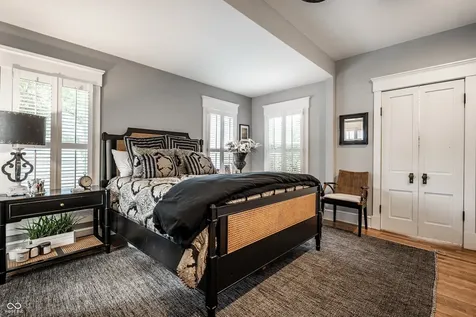 190 N Main Street Zionsville IN 46077