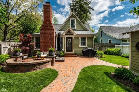 190 N Main Street Zionsville IN 46077