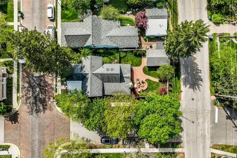 190 N Main Street Zionsville IN 46077