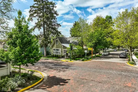 190 N Main Street Zionsville IN 46077