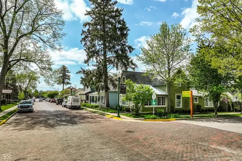 190 N Main Street Zionsville IN 46077