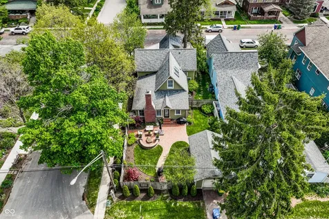 190 N Main Street Zionsville IN 46077