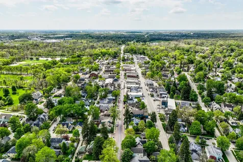 190 N Main Street Zionsville IN 46077