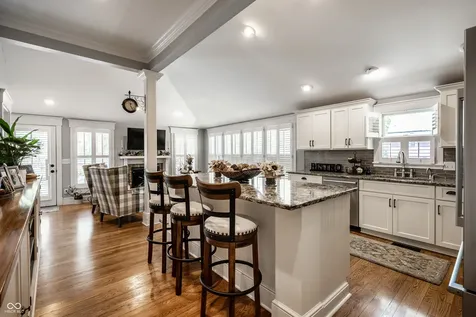 190 N Main Street Zionsville IN 46077