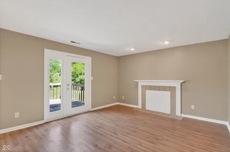 8809 Country Lane Court Indianapolis IN 46217