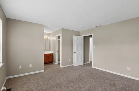 8809 Country Lane Court Indianapolis IN 46217