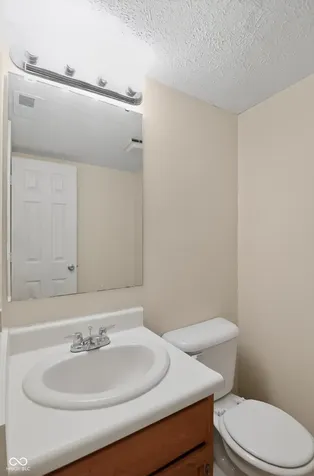 8809 Country Lane Court Indianapolis IN 46217
