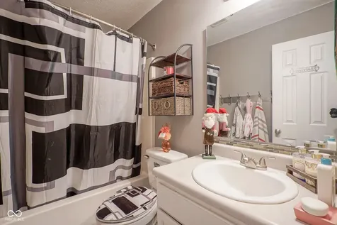 9904 Worthington Boulevard Fishers IN 46038
