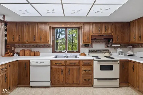 8002 N Lakeview Drive Unionville IN 47468