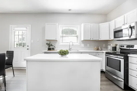 10887 Parrot Court Fishers IN 46037