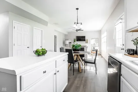 10887 Parrot Court Fishers IN 46037