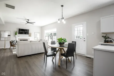 10887 Parrot Court Fishers IN 46037