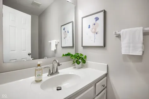 10887 Parrot Court Fishers IN 46037