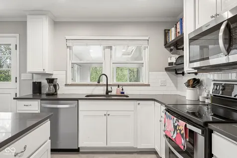 4709 Andover Square Indianapolis IN 46226