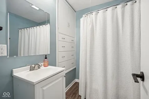 4709 Andover Square Indianapolis IN 46226