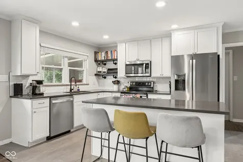 4709 Andover Square Indianapolis IN 46226