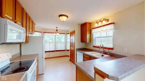 7427 Oak Knoll Drive Indianapolis IN 46217