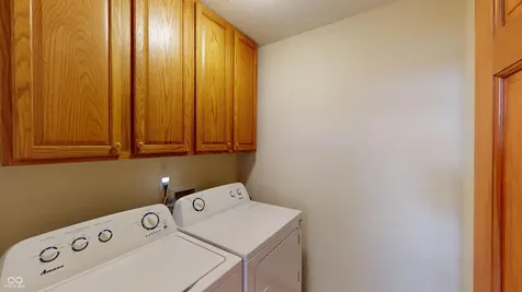 7427 Oak Knoll Drive Indianapolis IN 46217