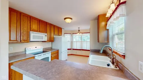 7427 Oak Knoll Drive Indianapolis IN 46217