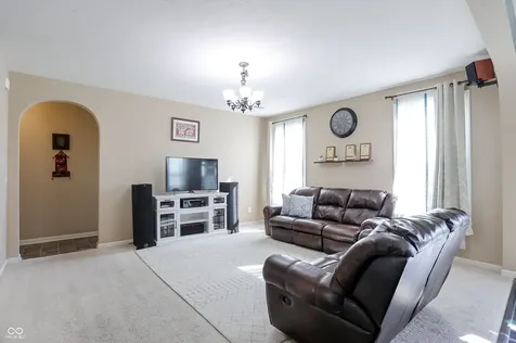 1930 Lakecrest Drive Columbus IN 47201