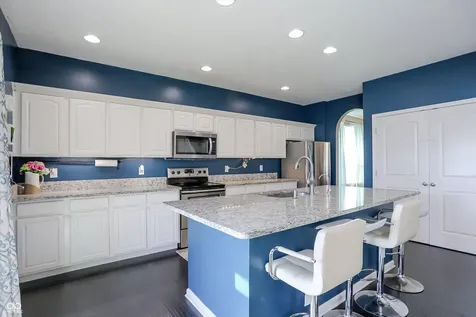 1930 Lakecrest Drive Columbus IN 47201