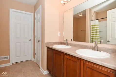 4725 Ladywood Cliffs Court Indianapolis IN 46226