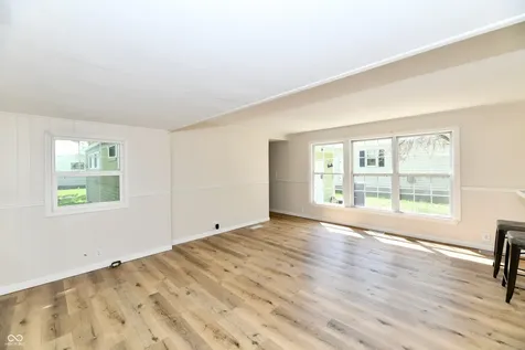 909 Independence Drive E Elwood IN 46036