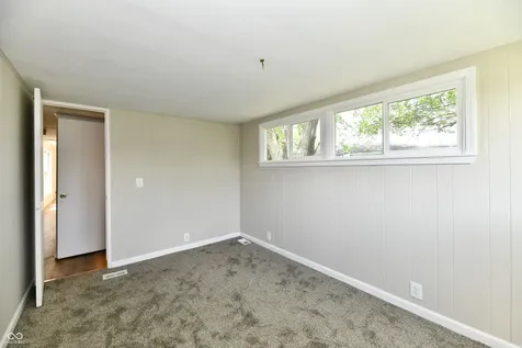 909 Independence Drive E Elwood IN 46036