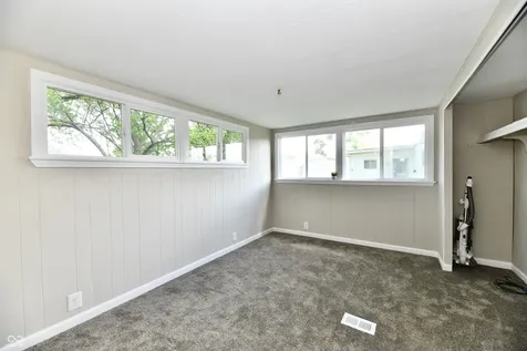 909 Independence Drive E Elwood IN 46036
