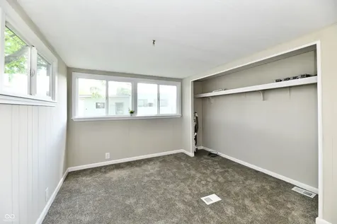 909 Independence Drive E Elwood IN 46036