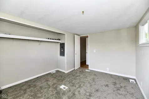 909 Independence Drive E Elwood IN 46036