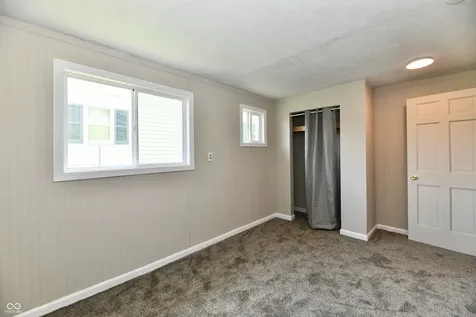 909 Independence Drive E Elwood IN 46036