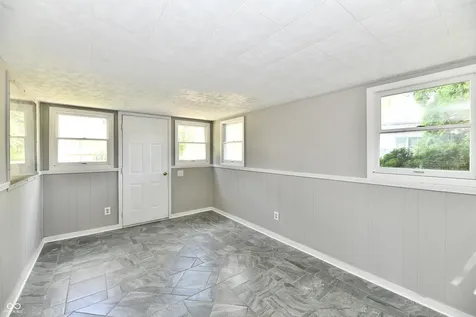 909 Independence Drive E Elwood IN 46036