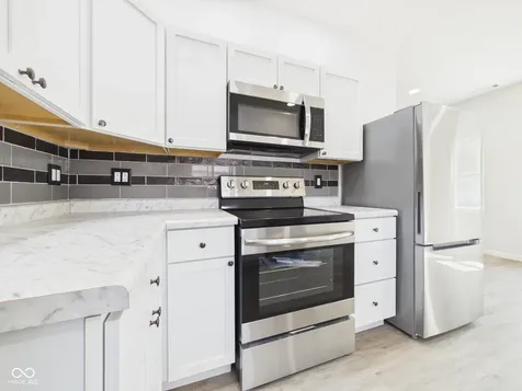 208 S Woodworth Avenue Frankton IN 46044