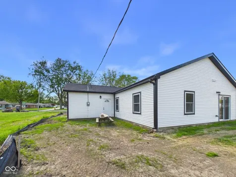 208 S Woodworth Avenue Frankton IN 46044