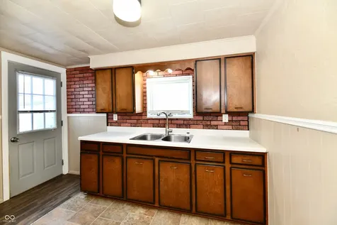 2013 S J Street Elwood IN 46036