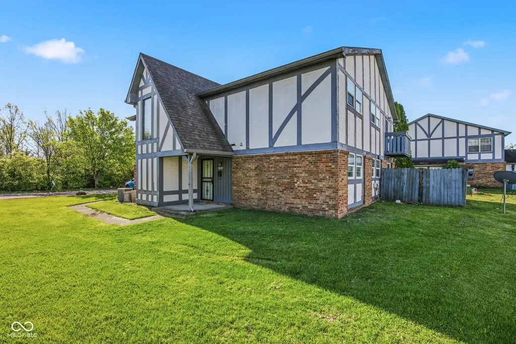 9884 Royce Drive Indianapolis IN 46235