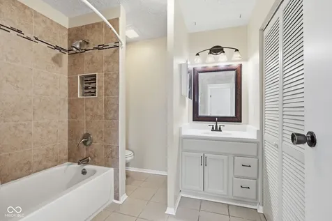 9884 Royce Drive Indianapolis IN 46235